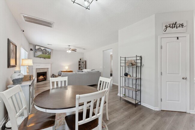 Building Photo - AVAILABLE OCTOBER 2025 [PET FRIENDLY]