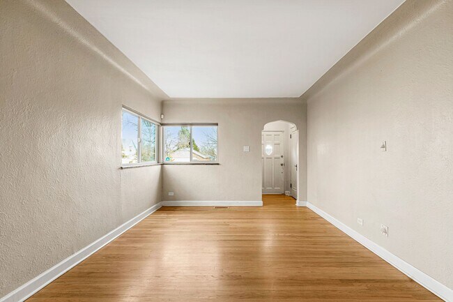 Building Photo - Charming Townhome in West Highlands!