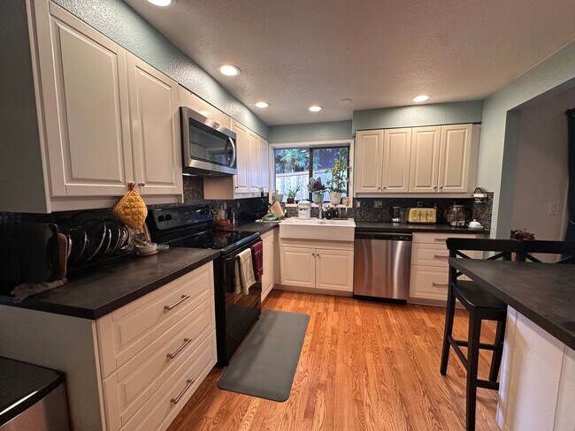 Building Photo - Wonderful Two-Story Seattle House ready to for a family to make it a HOME!