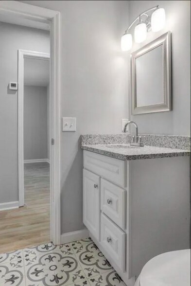Building Photo - 212 Broadmoor Dr
