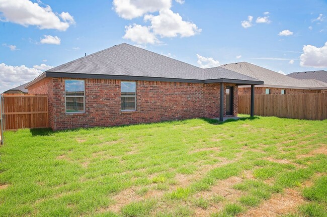 Building Photo - Move-In Ready & Made for Memories