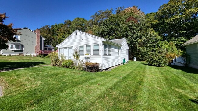Building Photo - 92 Bourne Ave