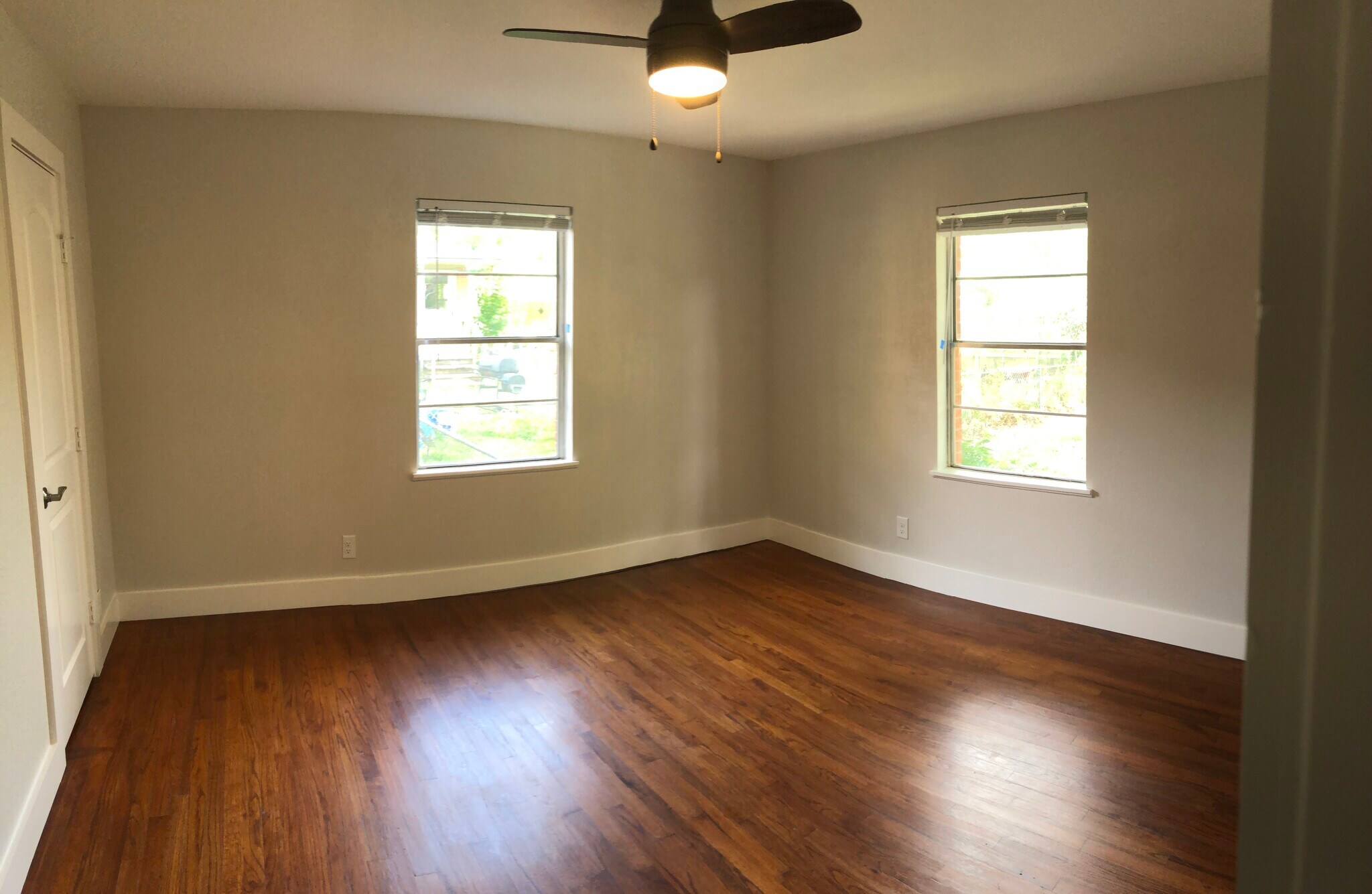 Building Photo - 1409 Glenrose St