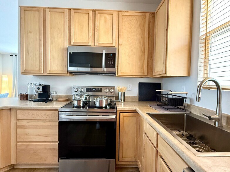Building Photo - 2132 Clipper Way