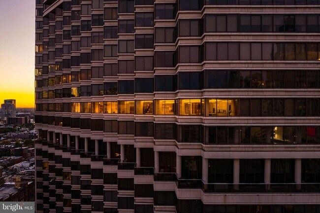 Building Photo - 202 W Rittenhouse Square