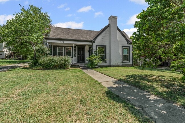 Building Photo - Historic Charm in Hillsboro!