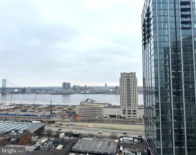 Building Photo - 200 Locust St