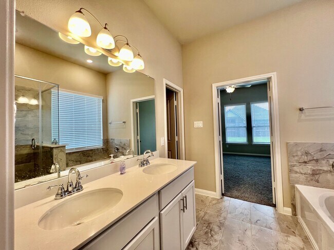 Building Photo - 8719 Arbor Trail Dr