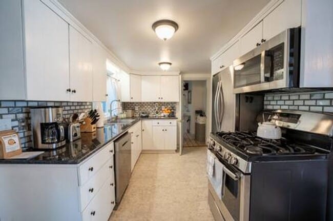 Building Photo - Historic Cape Cod with Modern Comfort Alon...