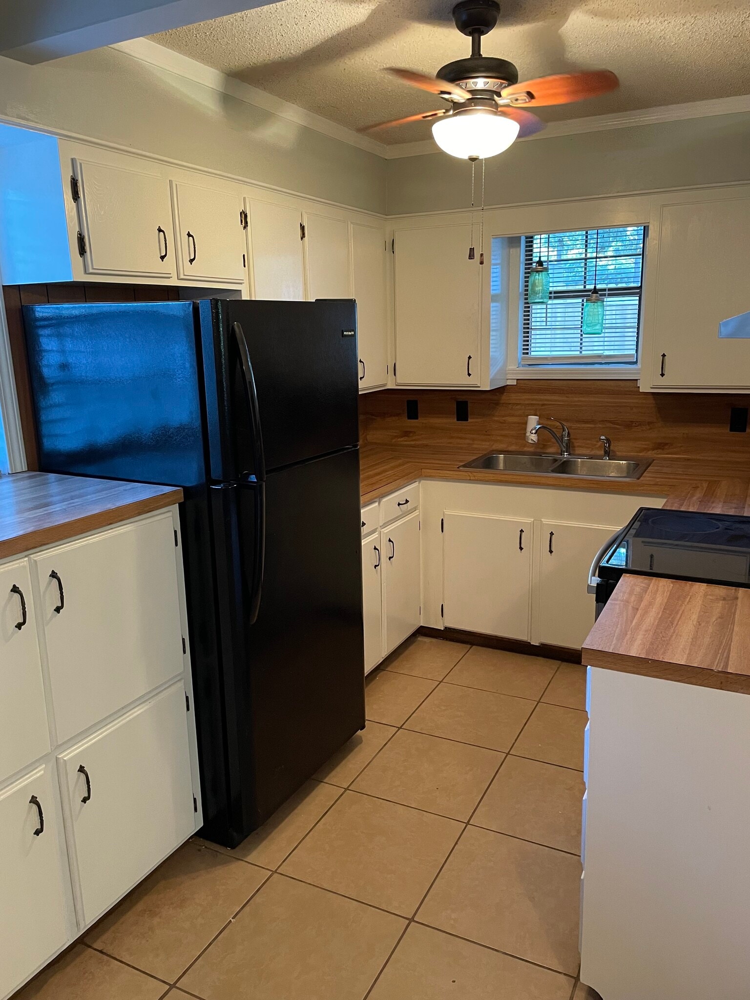 Kitchen #2 - 185 Quida St N