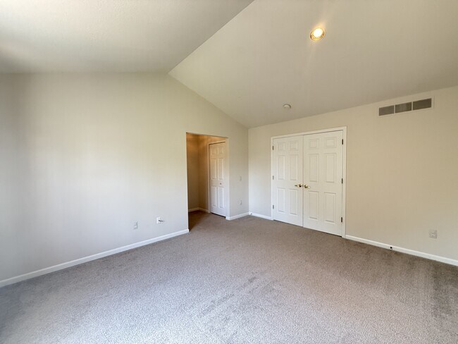 Building Photo - 4875 S Ridgeside Cir