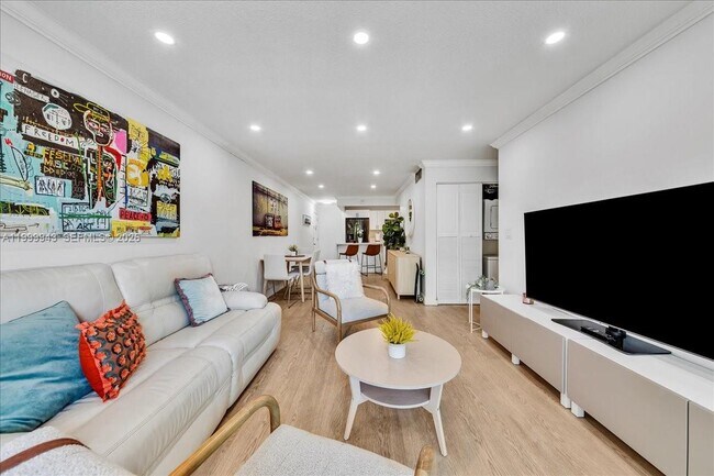 Building Photo - 9225 SW 87th Ave