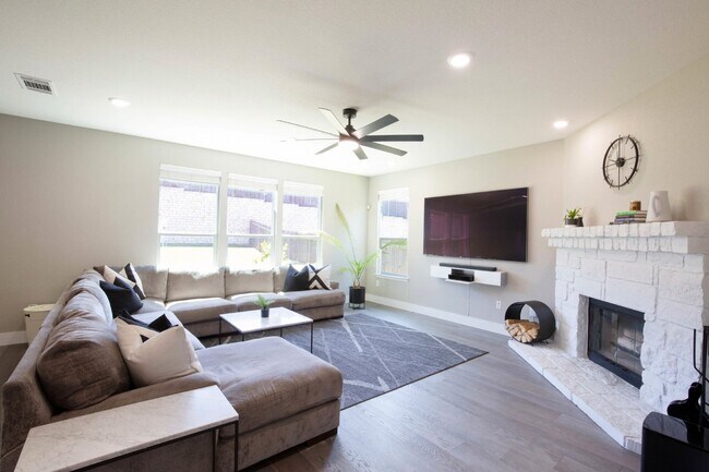 Building Photo - Spacious Home in Easton Park / McKinney Falls