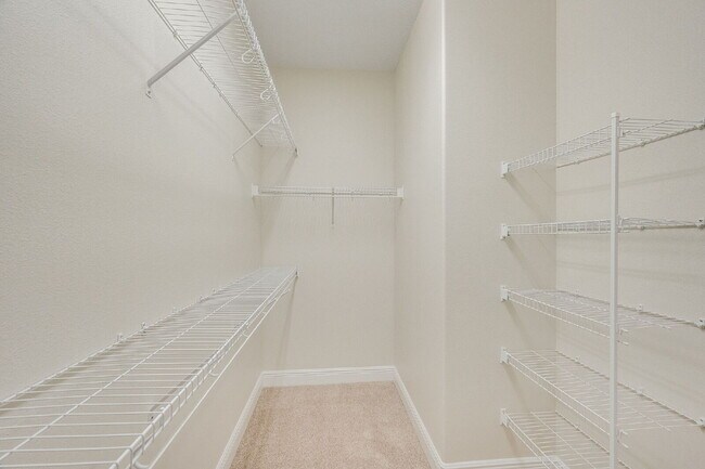 Building Photo - 3 bedroom Loren Cove Unit with Access to A...