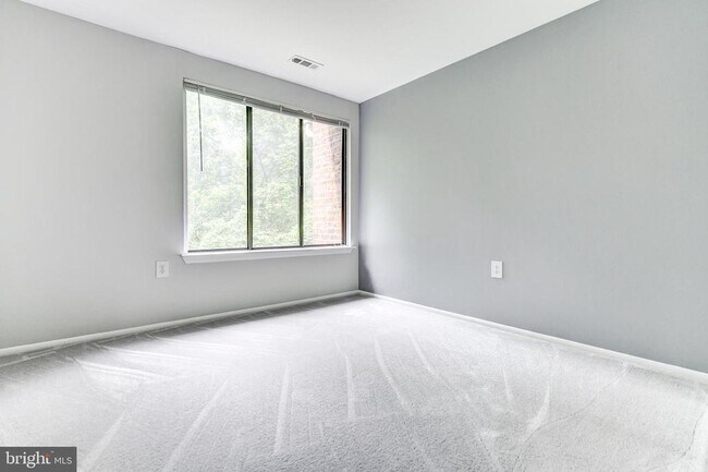 Building Photo - 18110 Chalet Dr