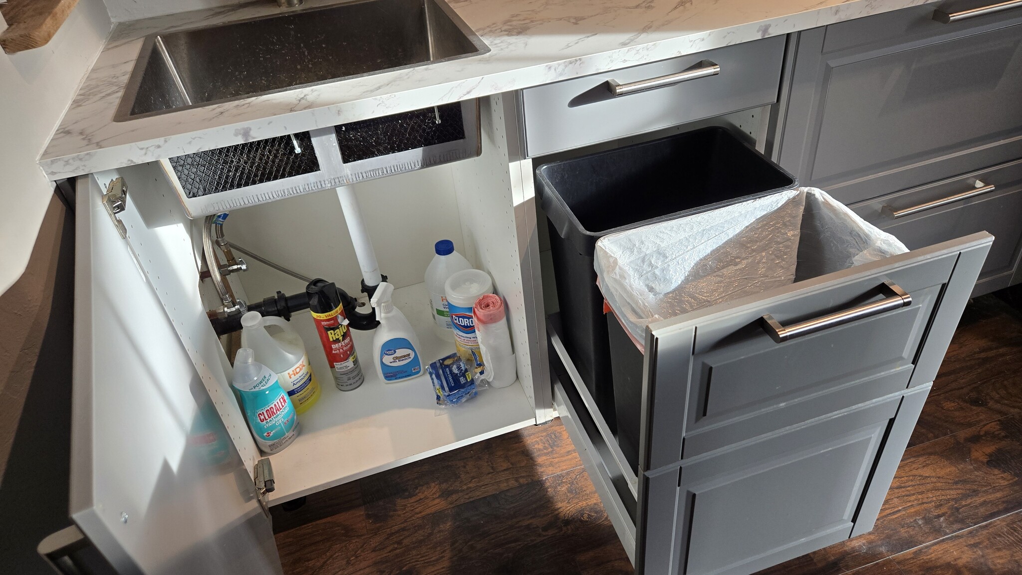 Pull out trash and recycling drawer - 10224 Aviary Dr