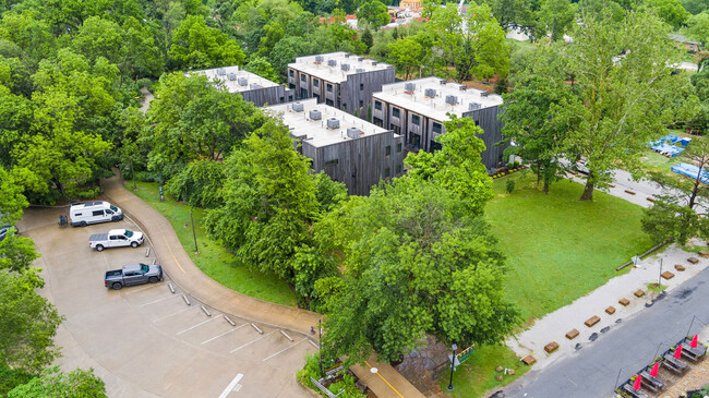 Building Photo - 317 NE Burwood Mews