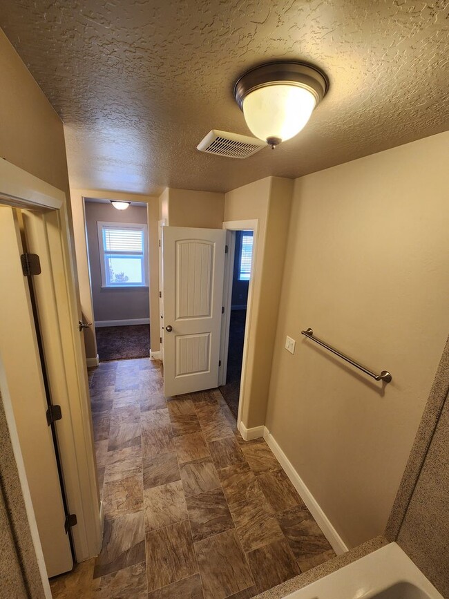 Building Photo - Charming 3 Bedroom Townhome in Cedar City