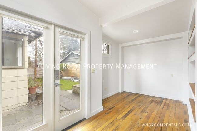 Building Photo - 8606 N Gloucester Ave