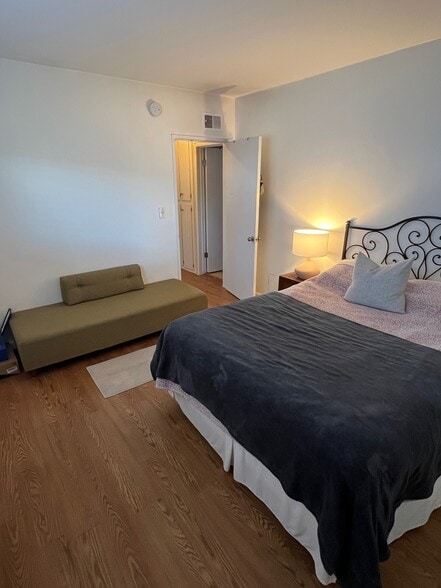 Building Photo - 6655 Esplanade