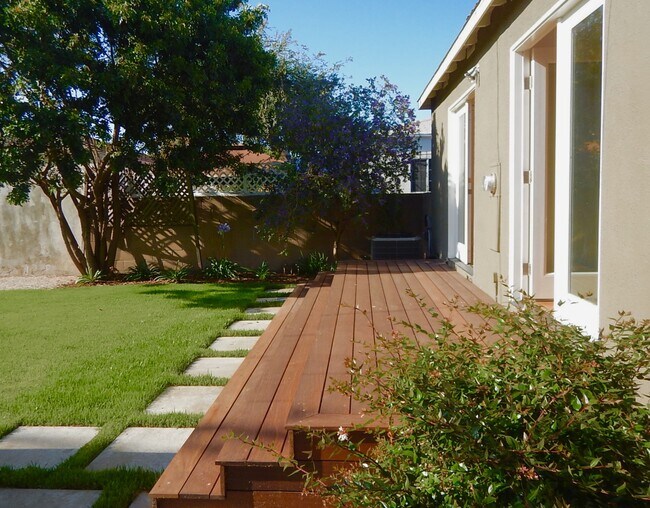 backyard deck - 2747 Clyde Ave