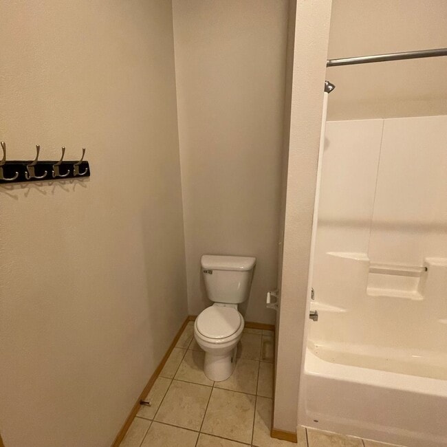 Building Photo - Beautiful 4 bedroom 3 full bathroom Townhome - Owner Special -Move in March and pay no rent until...