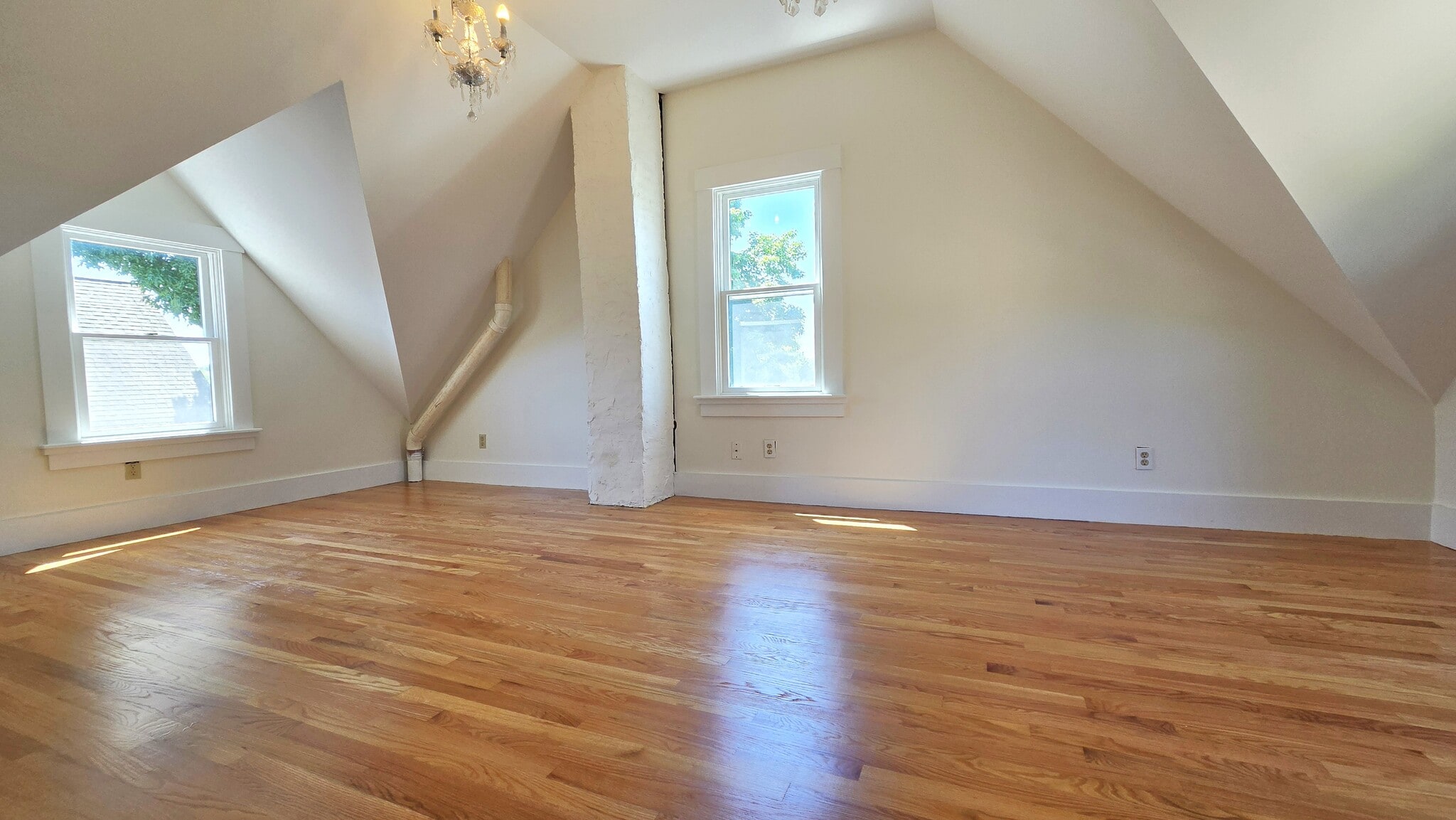 Building Photo - 576 Trapelo Rd