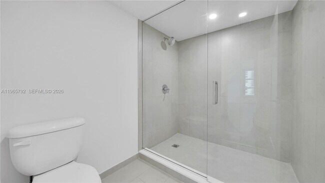 Building Photo - 555 NE 34th St