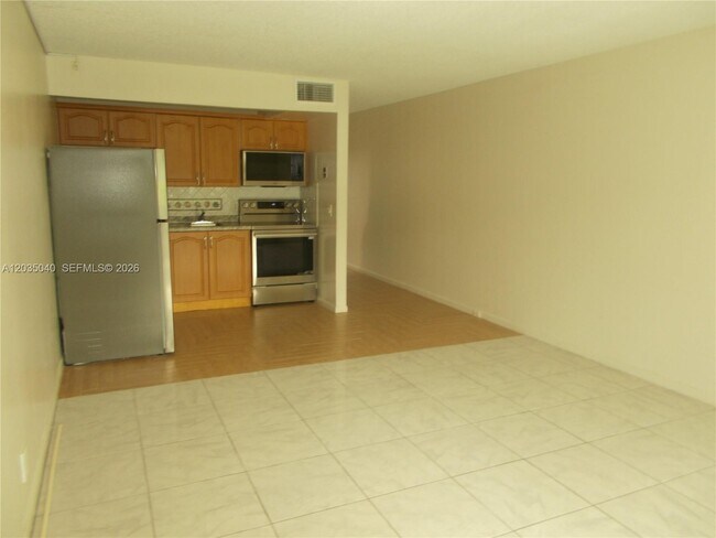 Building Photo - 1400 SW 124th Terrace