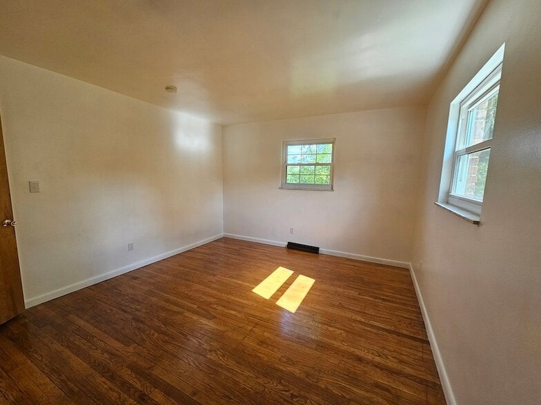 Building Photo - 677 Peach Tree Ln