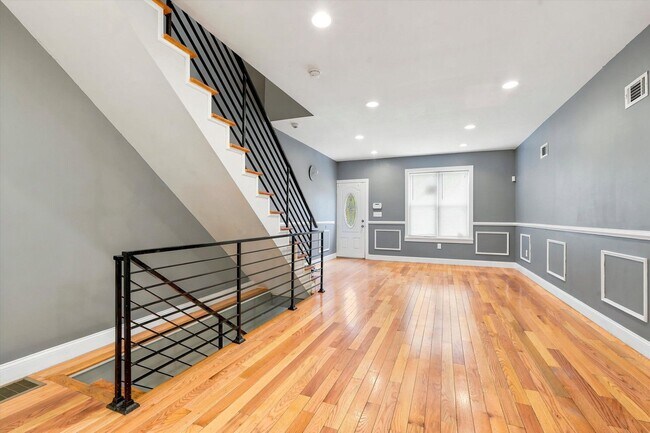 Building Photo - 2504 Manton St