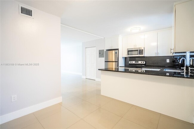 Building Photo - 1986 Biarritz Dr