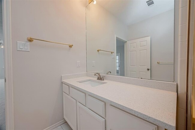 Building Photo - 2112 Limrick Dr
