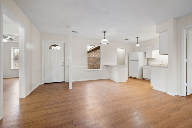 Building Photo - 100 Grand Brook Dr