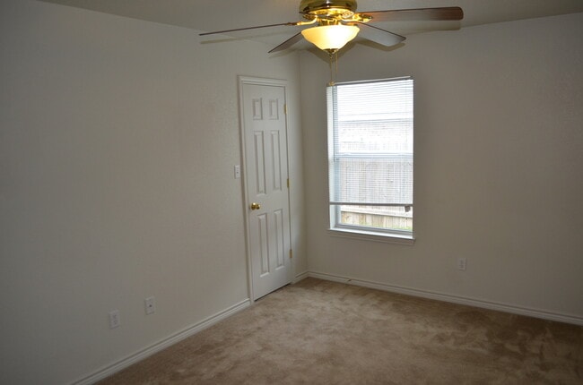 Building Photo - 326 N 10th St