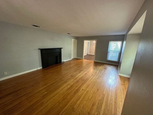 Building Photo - 3601 Norfolk Rd