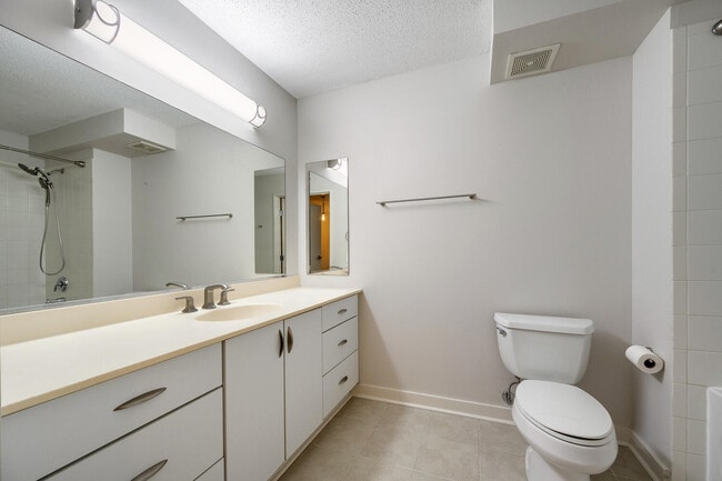 Building Photo - 9655 Woods Dr