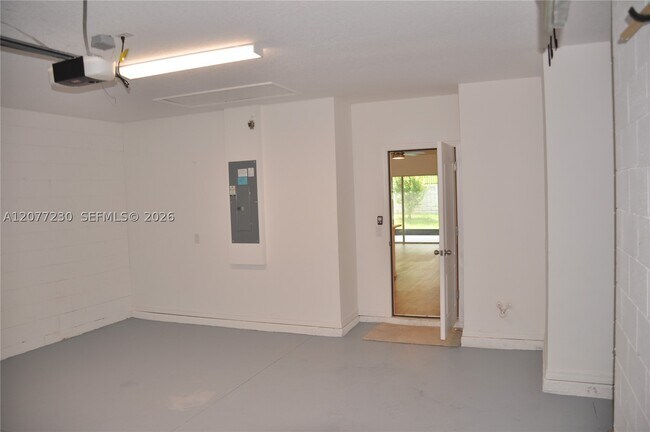 Building Photo - 9809 Late 9809