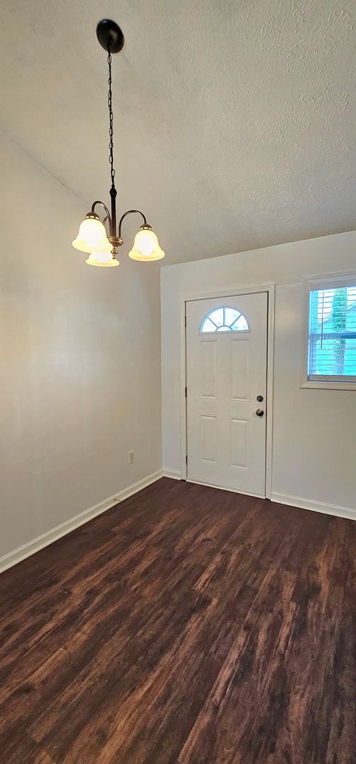 Building Photo - No HOA! Peaceful Cul-de-Sac Living with Ou...
