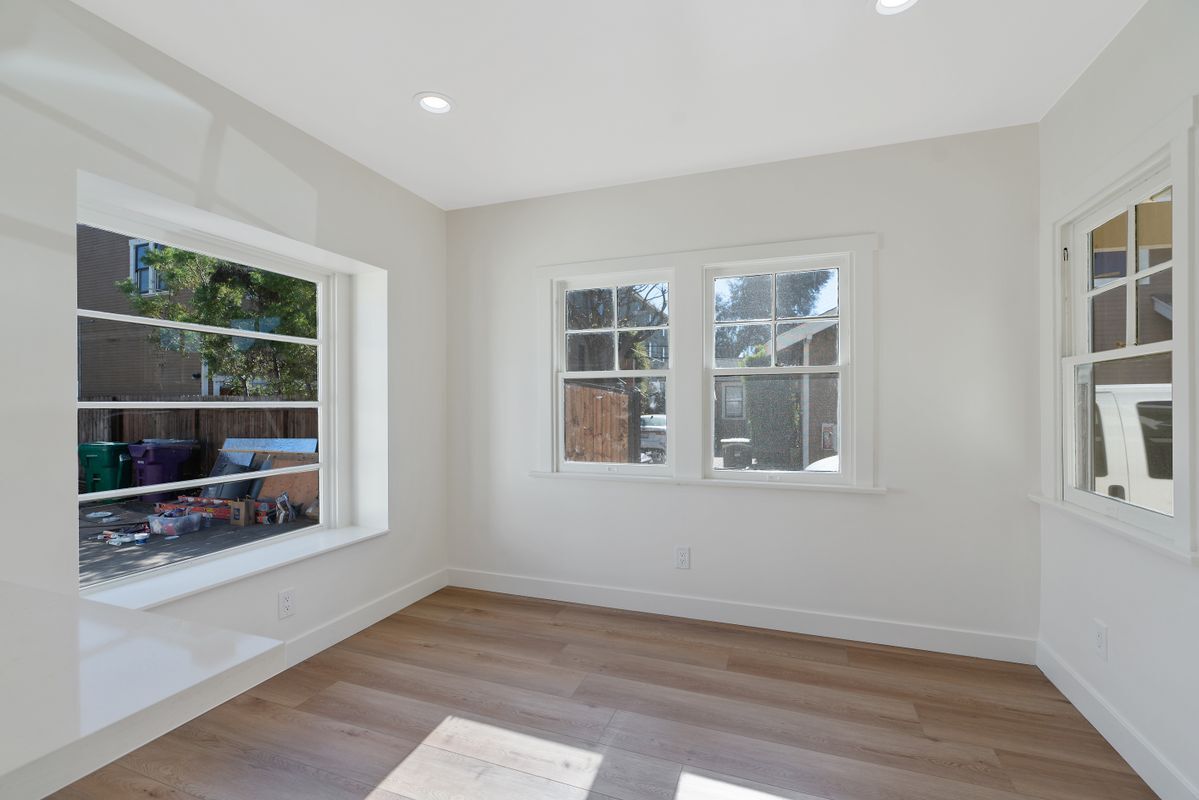 Building Photo - 744 Gladys Ave