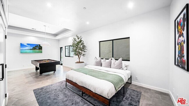 Building Photo - 1846 N Franklin Canyon Dr