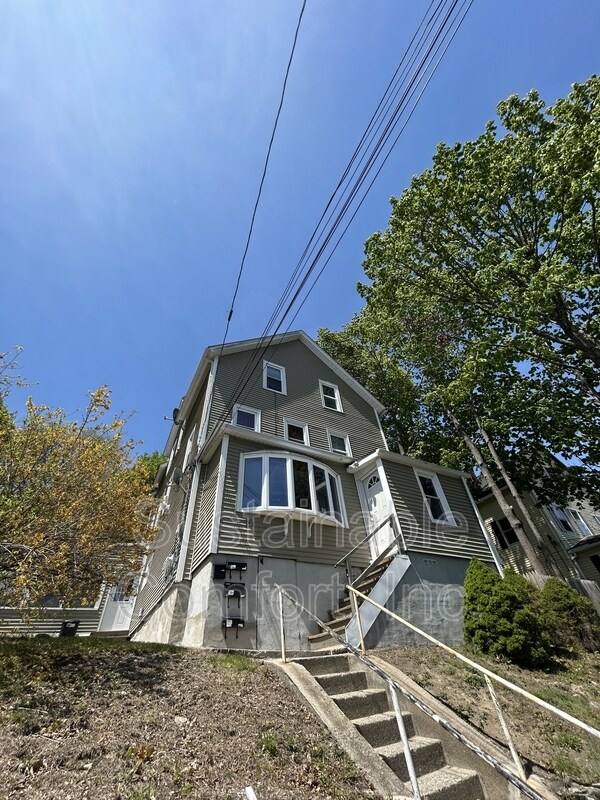 Building Photo - 16 Carlstad St