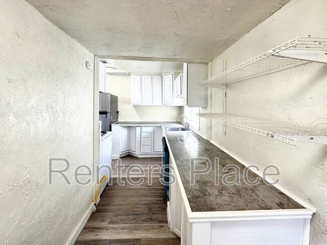 Building Photo - 201 S Ora St