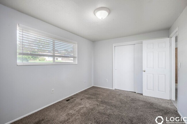 Building Photo - 4247 S 2450 W