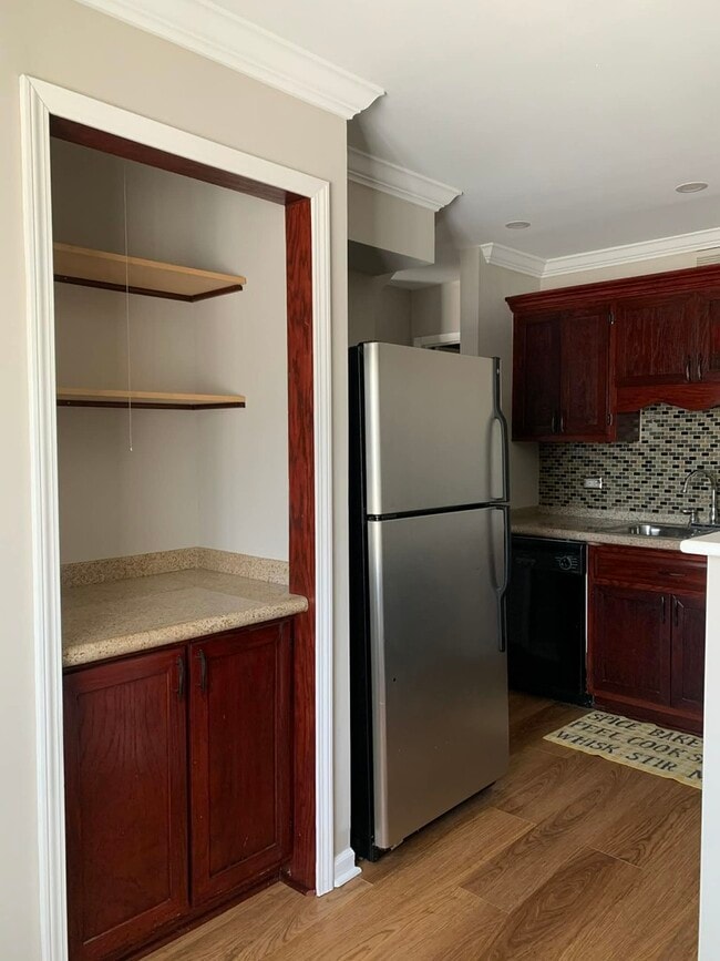 Building Photo - 6827 Hickory St