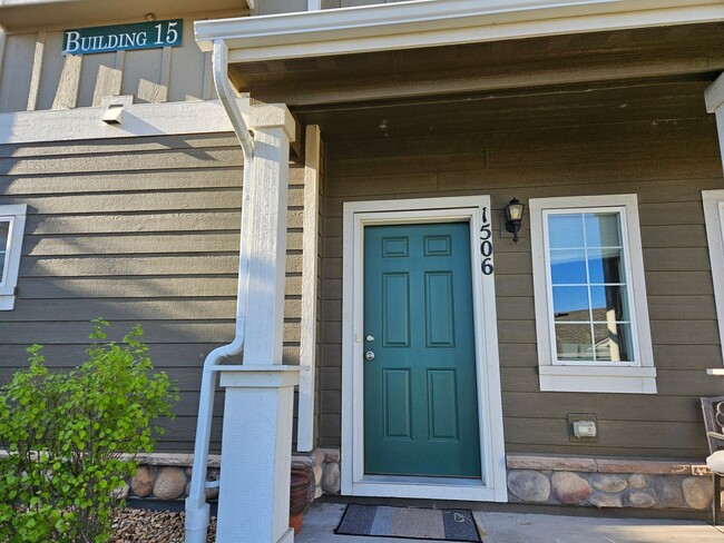 Building Photo - 3 Bedroom Townhome in Commerce City