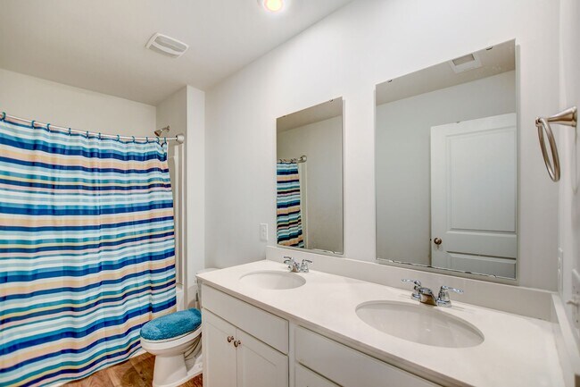 Building Photo - Summerville Home Rental