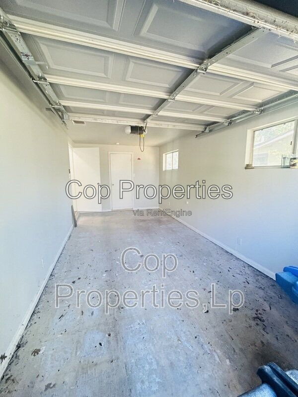Building Photo - 2914 Greenacres St