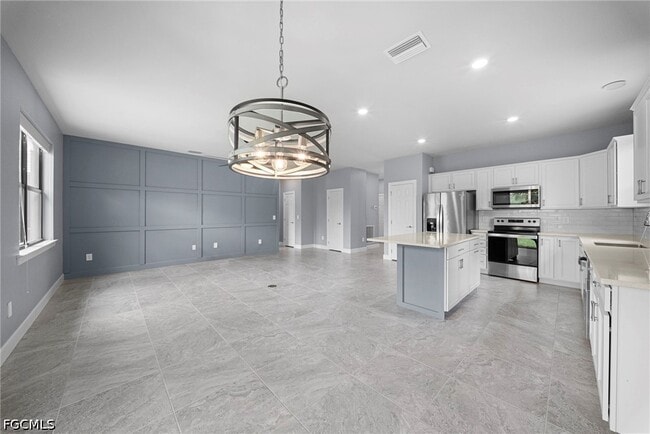 Building Photo - 3685 E Hampton Cir