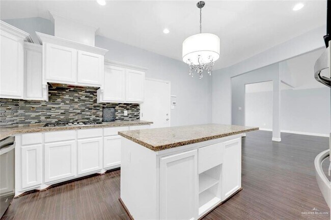 Building Photo - 817 Cimarron Dr